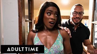 Unatkozó feleség Ana Foxxx párnán kefél és megdugja szerető férje!