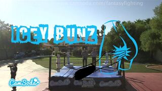 Forró fantasy harc méretes keblű tini bombázókkal