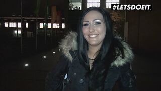 Mira grey német csoki szajha döngeti az idegent pénzért a buszon