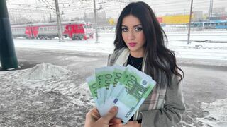 Vonatbéli csábítás: ribancot szólítunk meg castingra közvetlenül a szekrényben