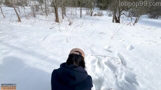 Ázsiai fitnesz bige alaposan megrakva a hidegben -20°c-on