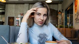 Távirányítós dildo egy zsúfolt kávézóban - Letty black
