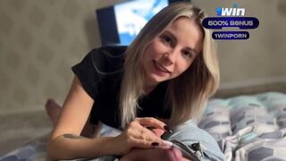 Amatőr világos szőke lány vad cumizása hatalmas fasszal