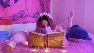 Apró tini csajszit teleélvezik a tökéletes seggén